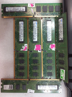 رم سامسونگ 2GB DDR2 800MHz، فرکانس 800 مگاهرتز، ولتاژ 1.8 ولت، تأخیر CL6، گارانتی سلامت کالا