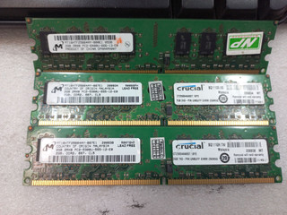 رم کروشیال 2GB DDR2 800، فرکانس 800 مگاهرتز، ولتاژ 1.8 ولت، تأخیر CL6، غیر ECC، گارانتی مادام العمر